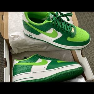 Air Force one shamrocks